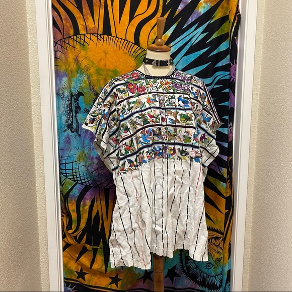 π Embroidered lovely bird flower top - Picture 3 of 13